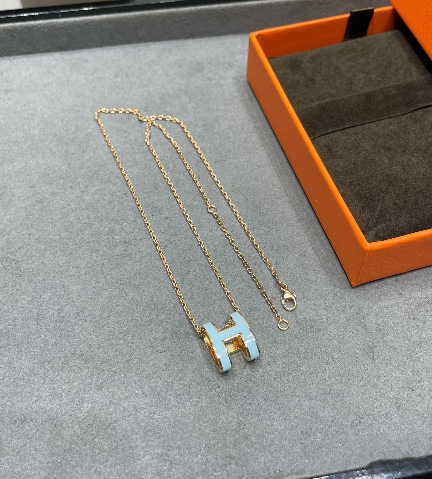 [AM]POP H SKY BLUE NECKLACE