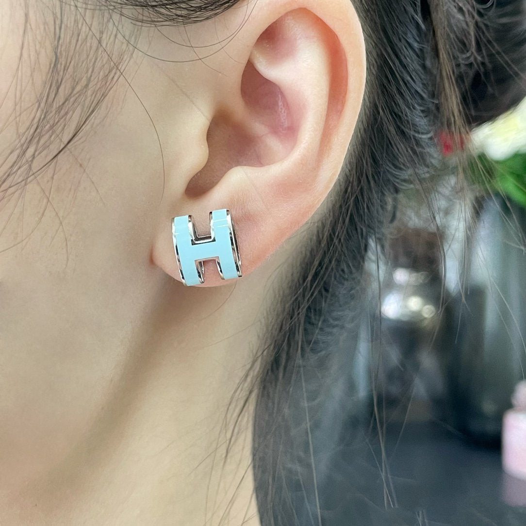 [AM]POP H SKY BLUE STUD EARRINGS