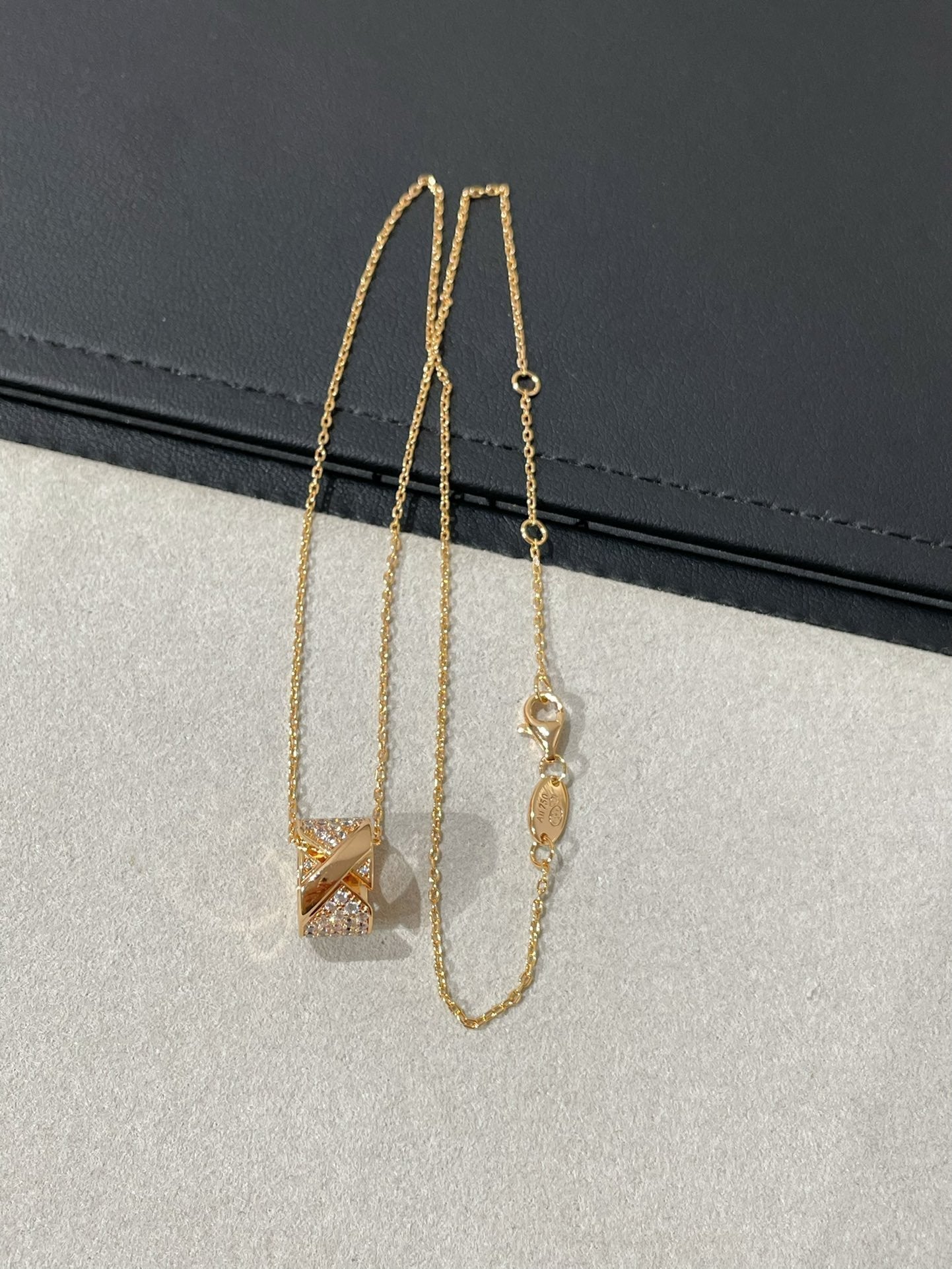 [AM]LIENS EVIDENCE DIAMOND PAVED NECKLACE