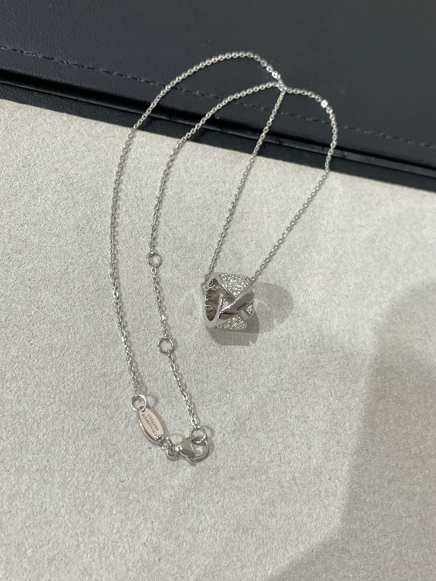 [AM]LIENS EVIDENCE DIAMOND PAVED NECKLACE