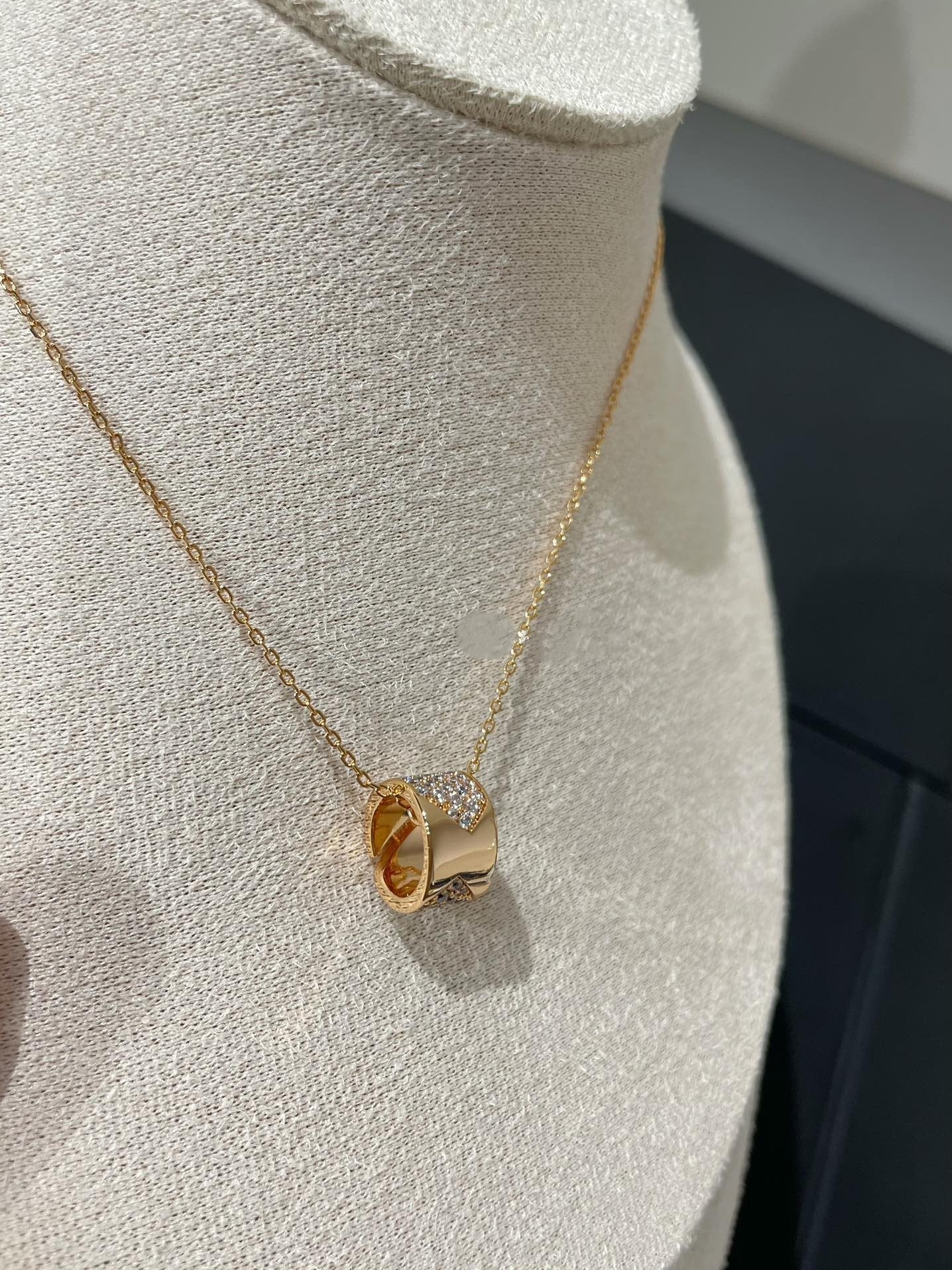 [AM]LIENS EVIDENCE DIAMOND PAVED NECKLACE