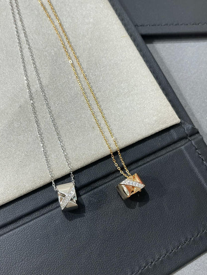 [AM]LIENS EVIDENCE DIAMOND NECKLACE