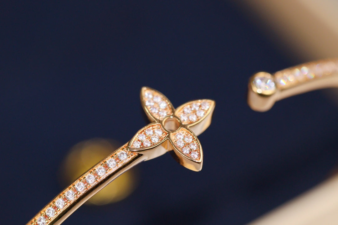 [AM]IDYLLE ROSE GOLD OPEN BRACELET DIAMOND PAVED