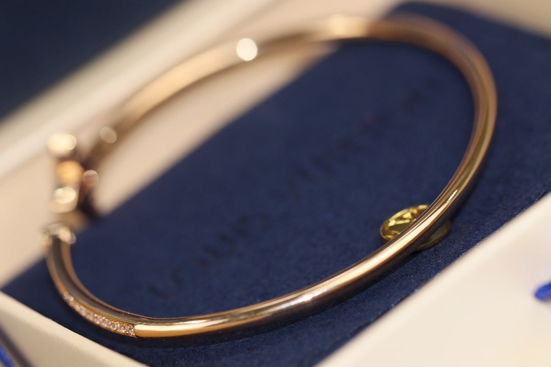 [AM]IDYLLE ROSE GOLD OPEN BRACELET DIAMOND PAVED