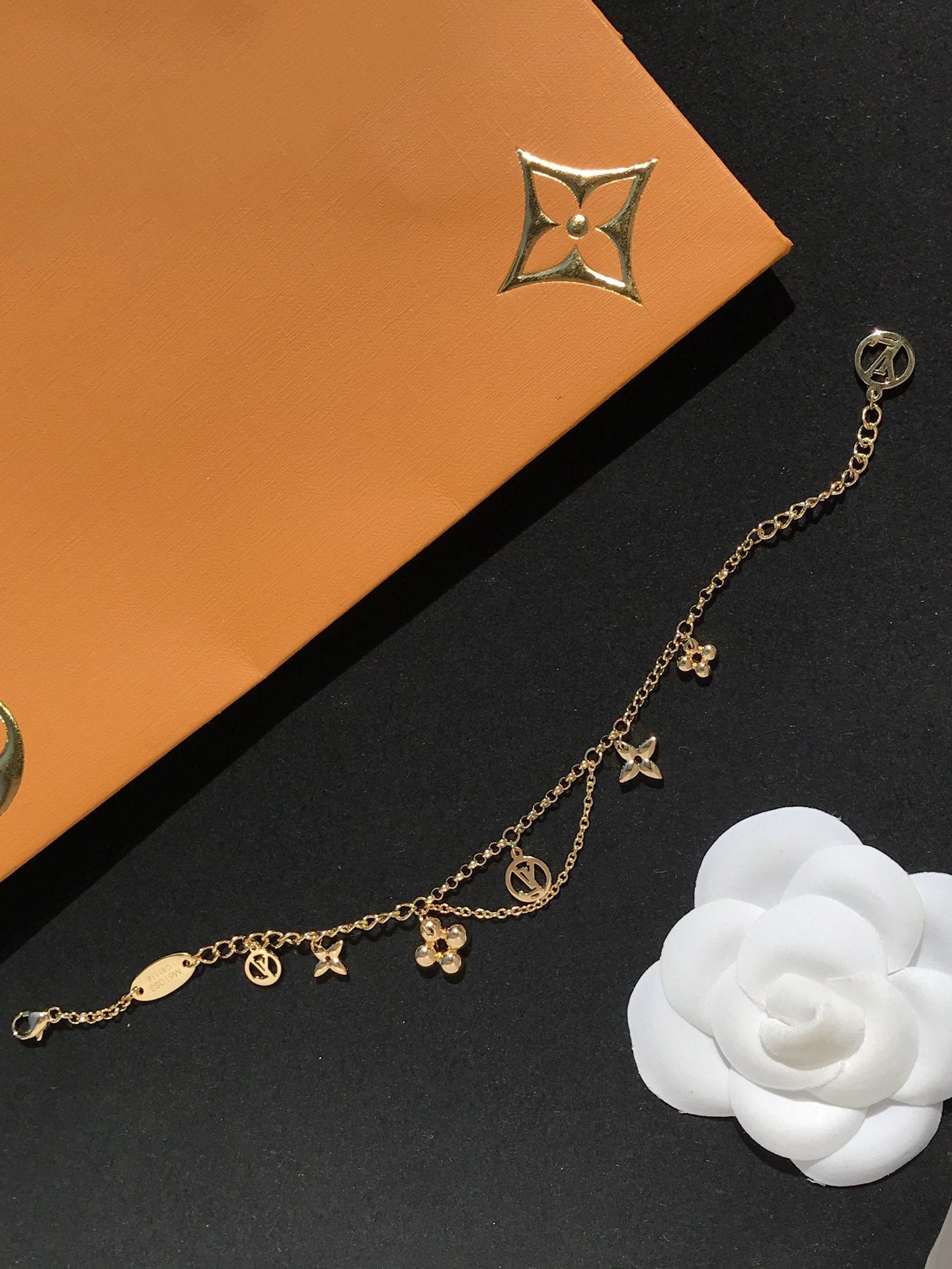 [AM]BLOOMING ROSE GOLD MOP BRACELET