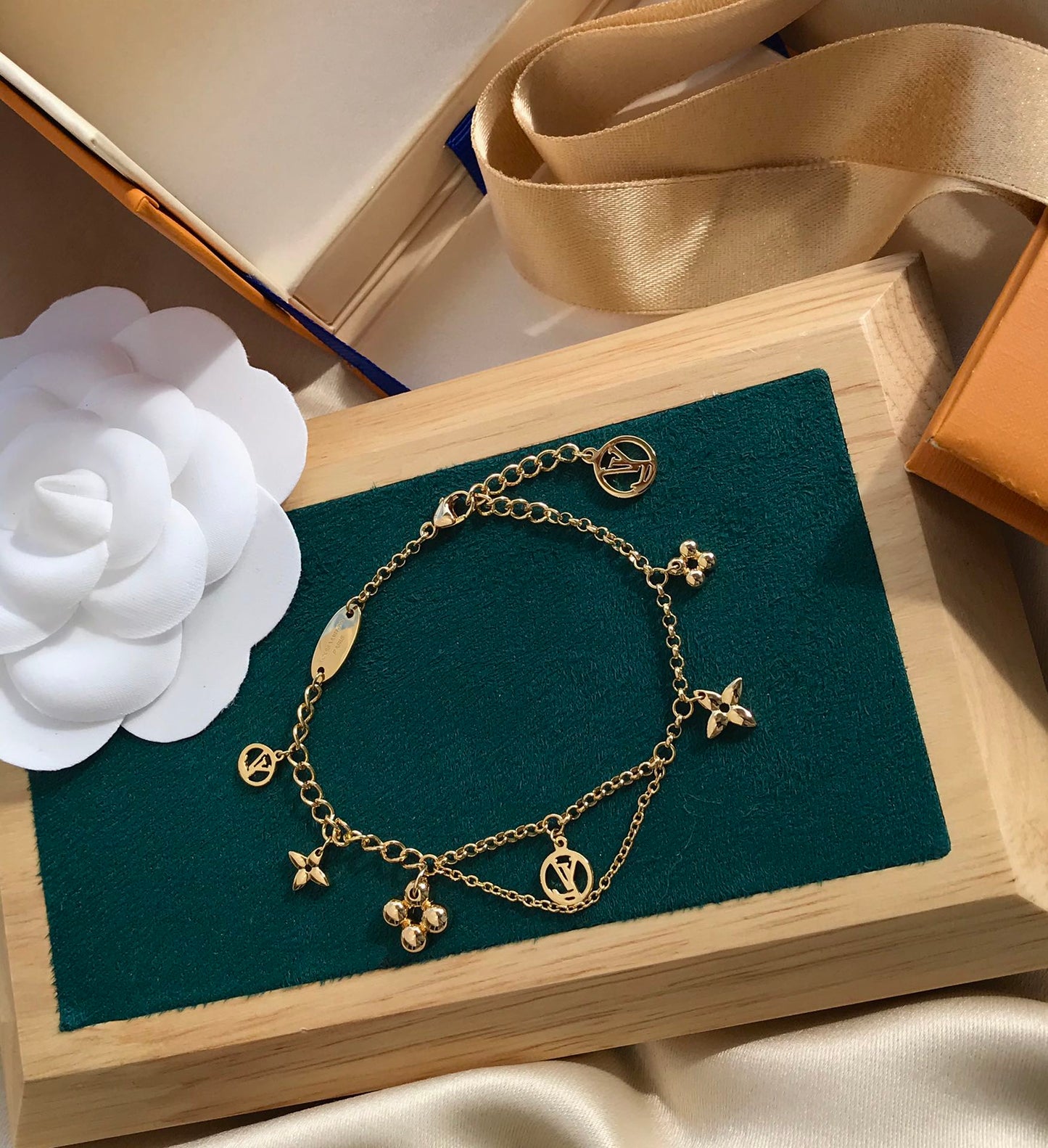 [AM]BLOOMING ROSE GOLD MOP BRACELET