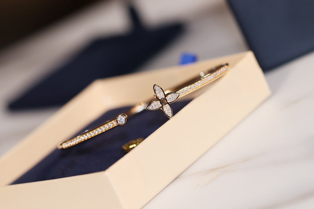 [AM]IDYLLE GOLD OPEN BRACELET DIAMOND PAVED