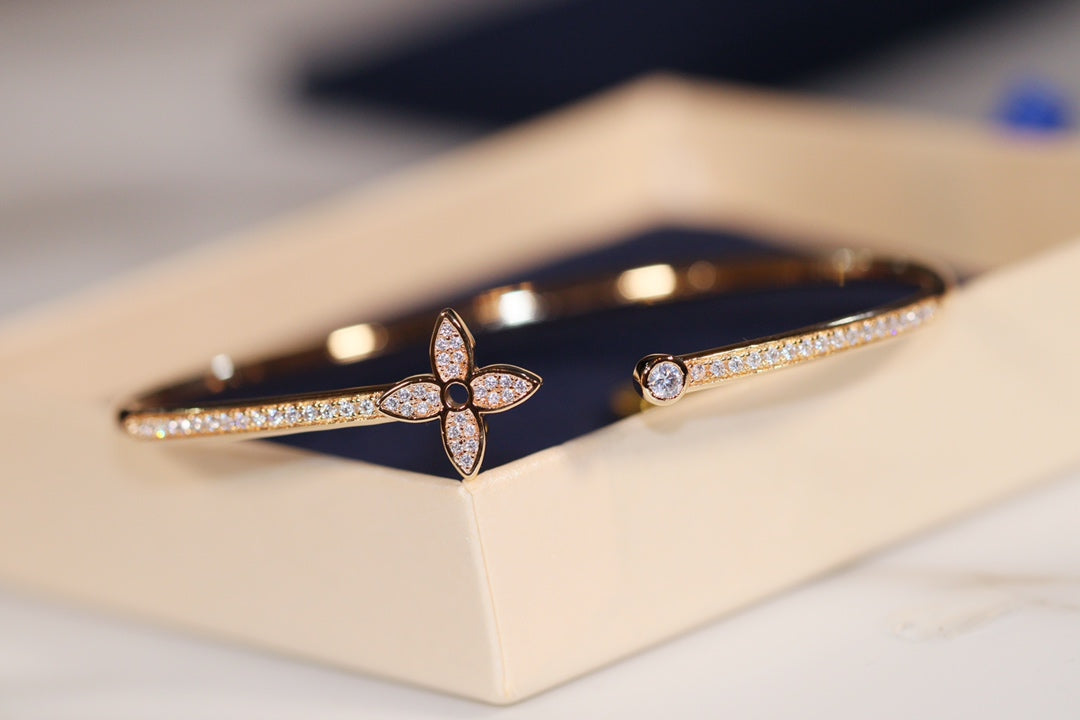 [AM]IDYLLE GOLD OPEN BRACELET DIAMOND PAVED