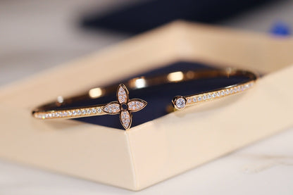 [AM]IDYLLE GOLD OPEN BRACELET DIAMOND PAVED