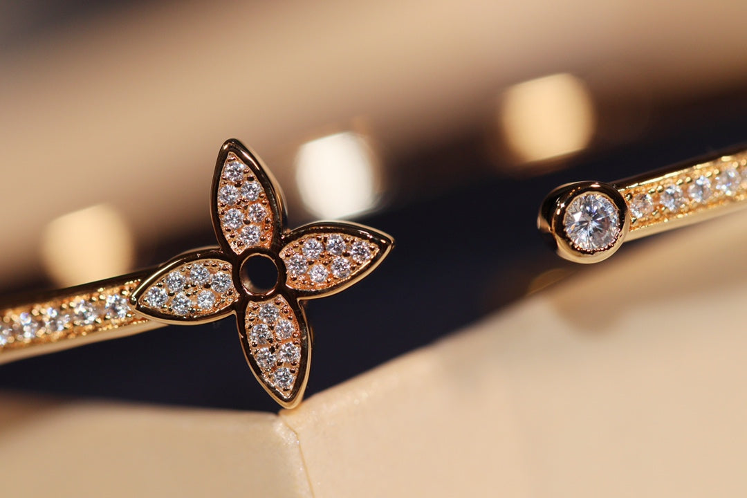 [AM]IDYLLE GOLD OPEN BRACELET DIAMOND PAVED