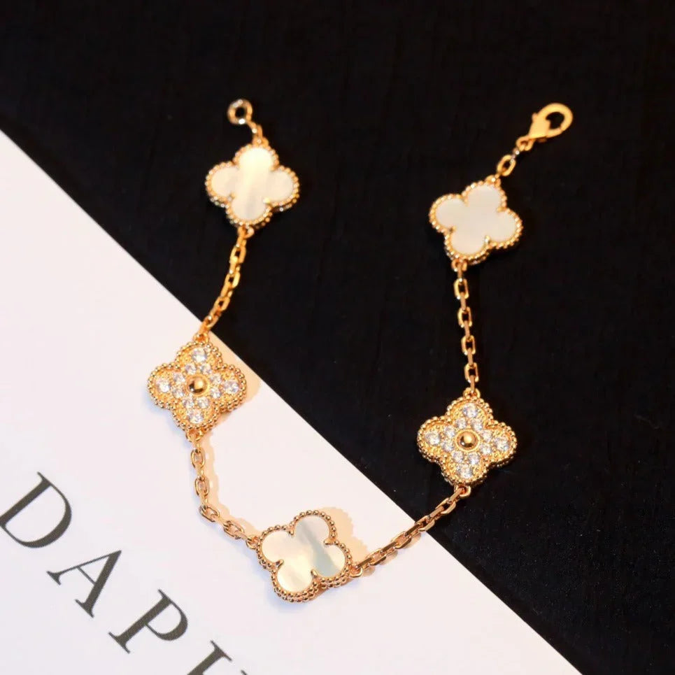 [AM]LUCKY CLOVER 5-MOTIF BRACELET - WHITE MOTHER-OF-PEARL COLLECTION