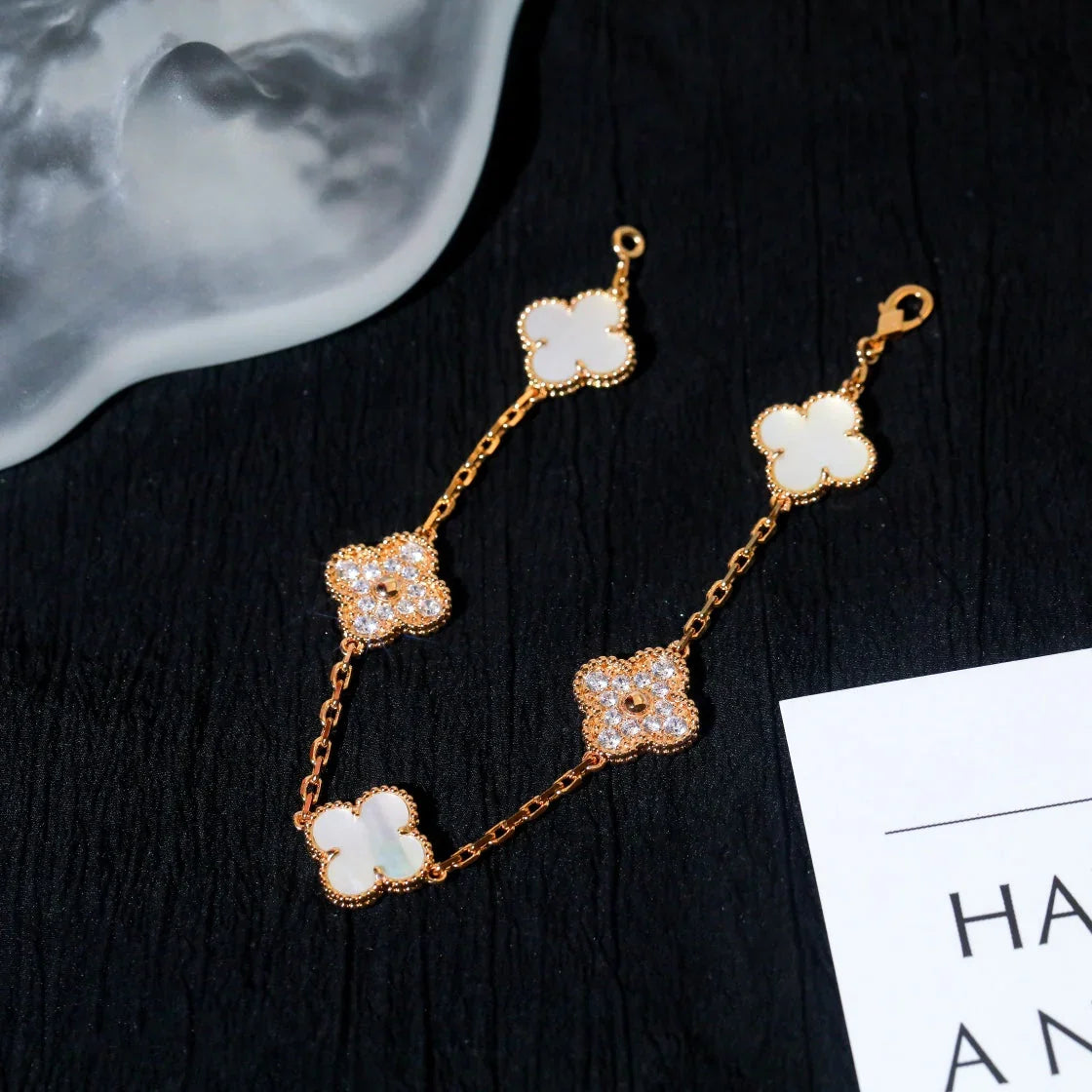 [AM]LUCKY CLOVER 5-MOTIF BRACELET - WHITE MOTHER-OF-PEARL COLLECTION