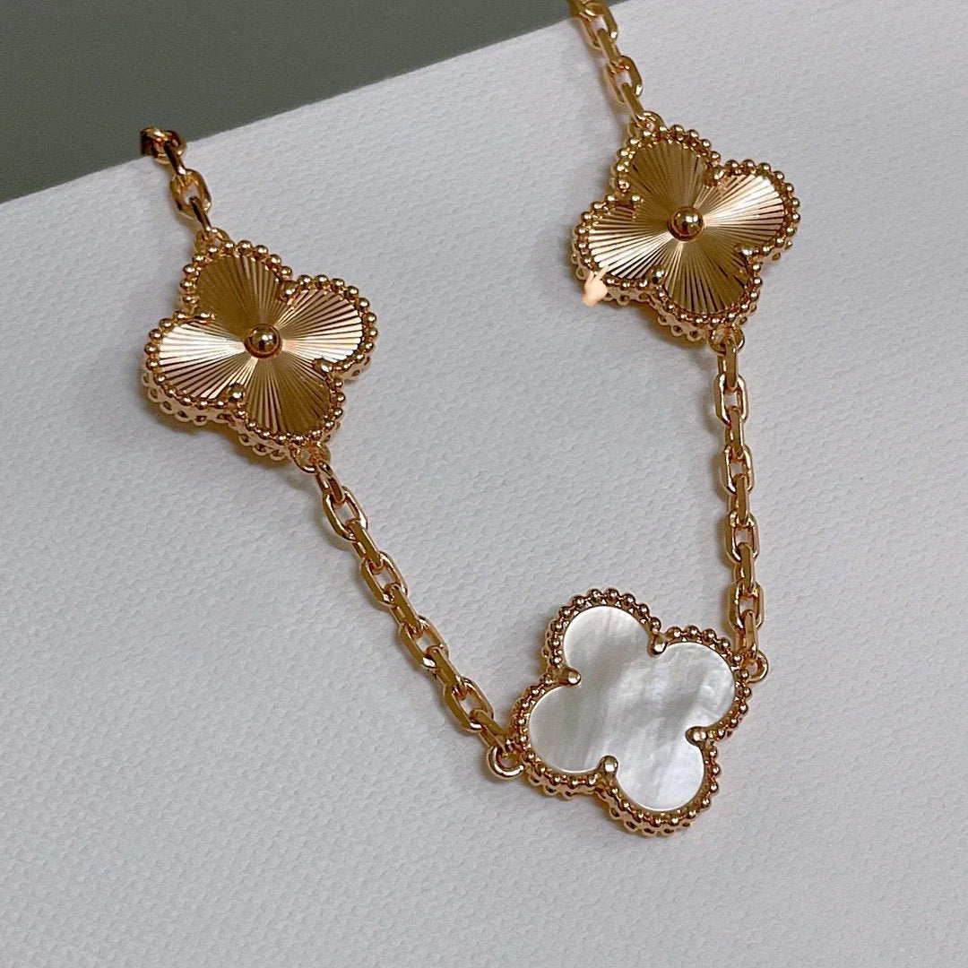 [AM]LUCKY CLOVER 5-MOTIF BRACELET - WHITE MOTHER-OF-PEARL COLLECTION