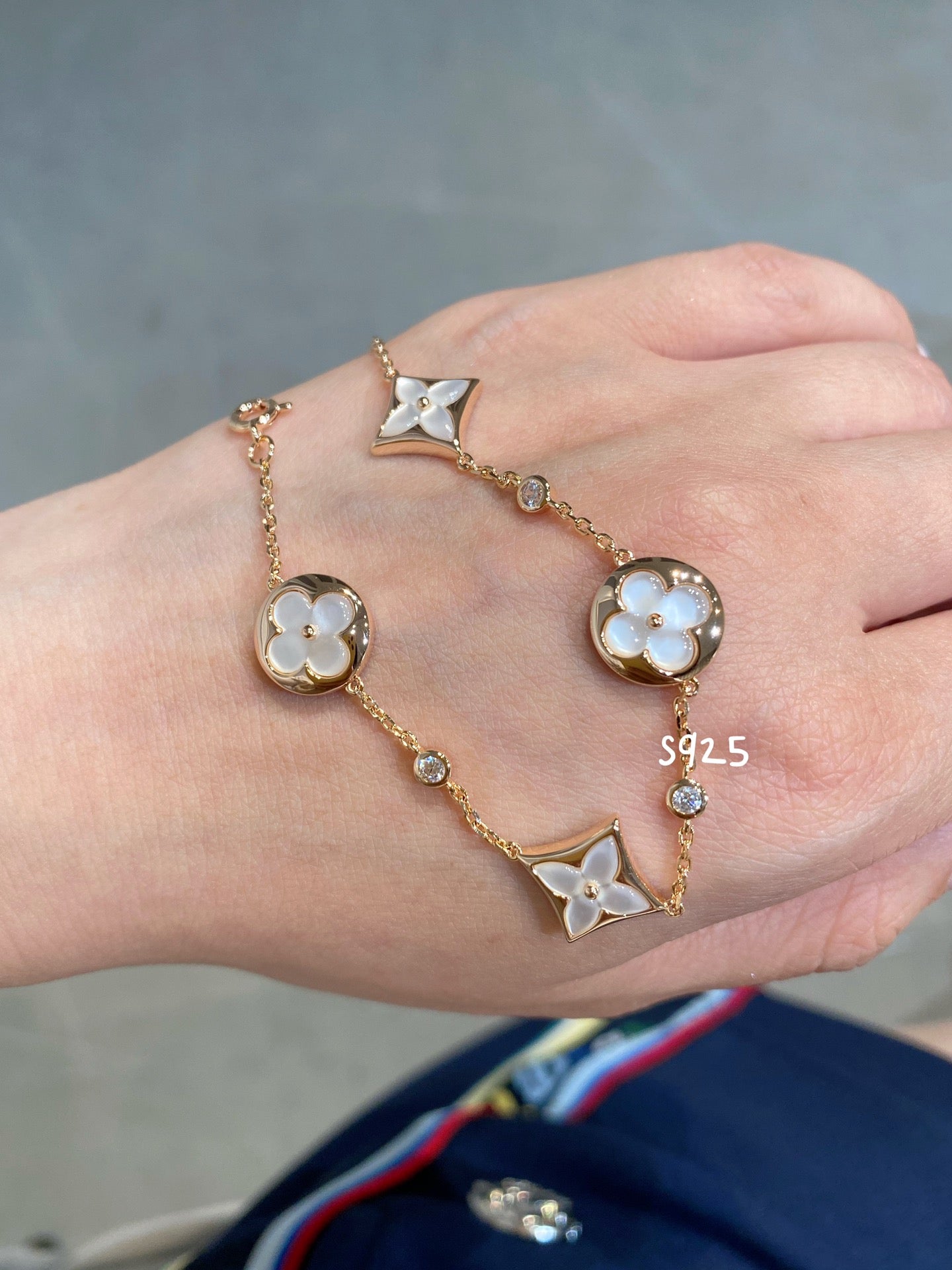 [AM]STAR AND SUN 4 MOTIF WHITE MOP ROSE GOLD BRACELET
