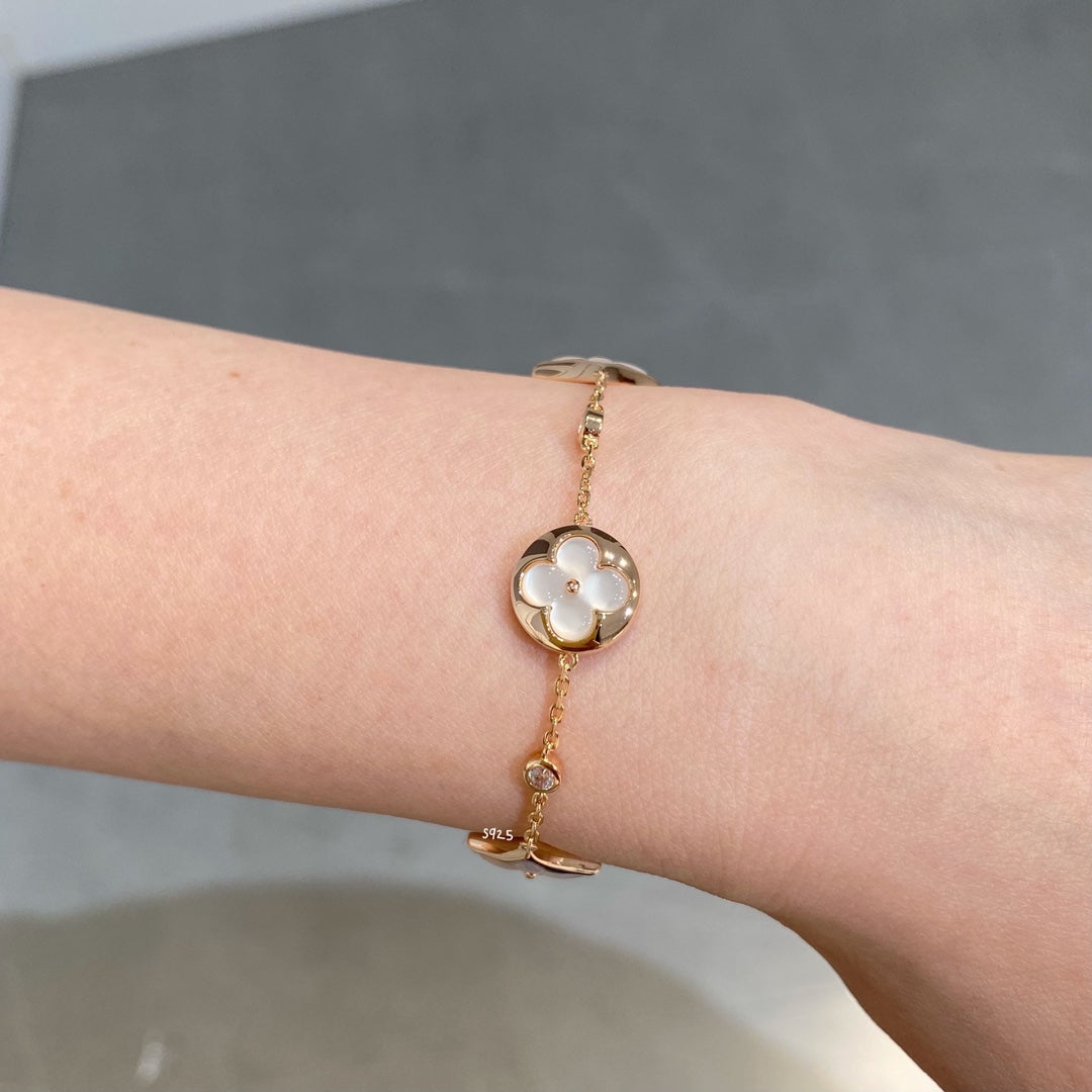 [AM]STAR AND SUN 4 MOTIF WHITE MOP ROSE GOLD BRACELET