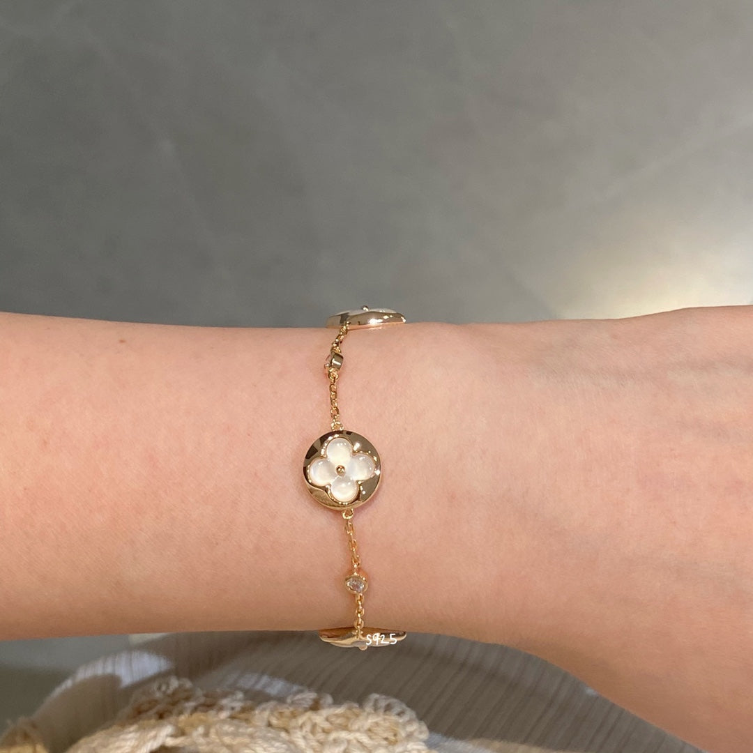 [AM]STAR AND SUN 4 MOTIF WHITE MOP ROSE GOLD BRACELET