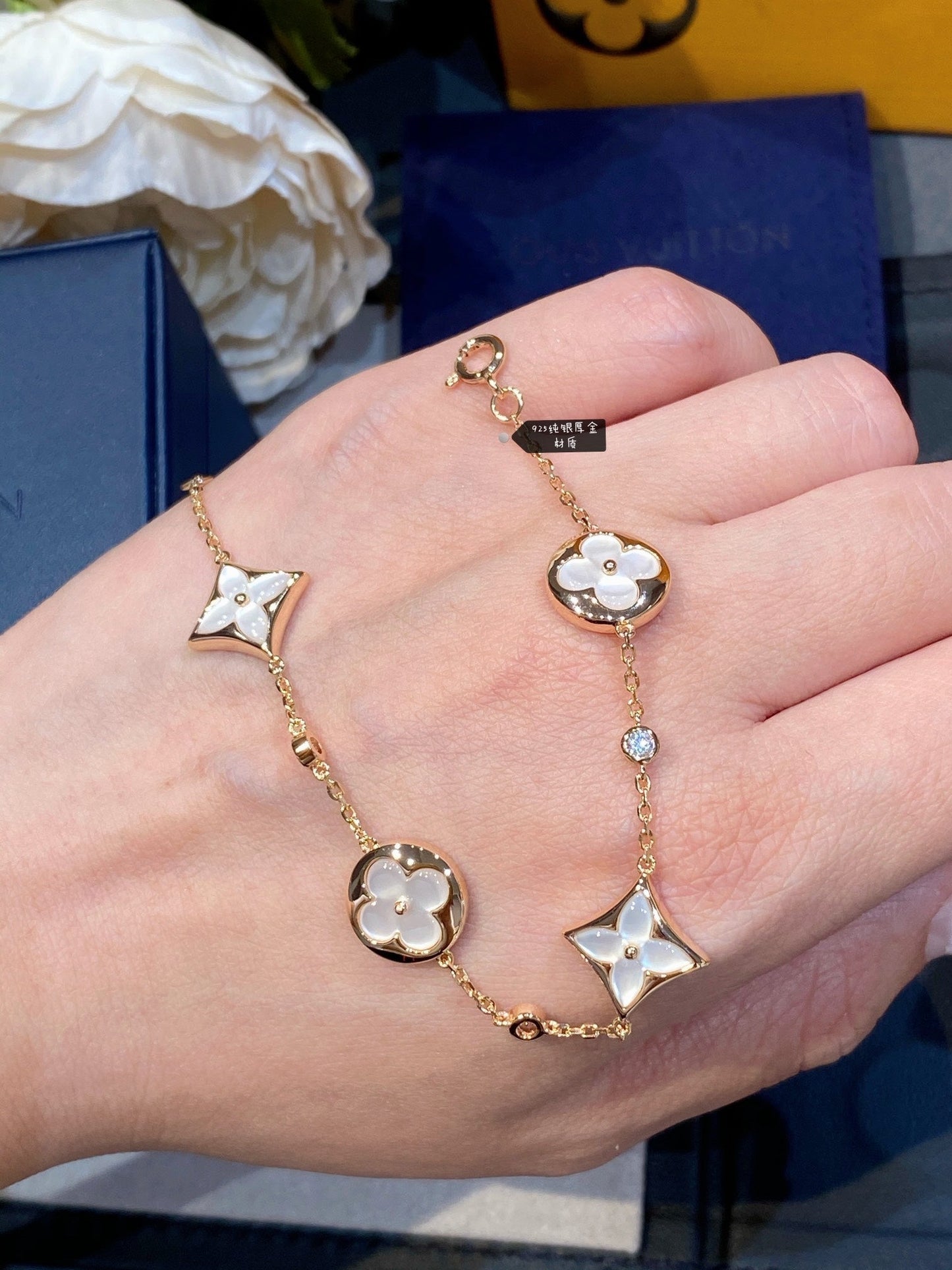 [AM]STAR AND SUN 4 MOTIF WHITE MOP ROSE GOLD BRACELET