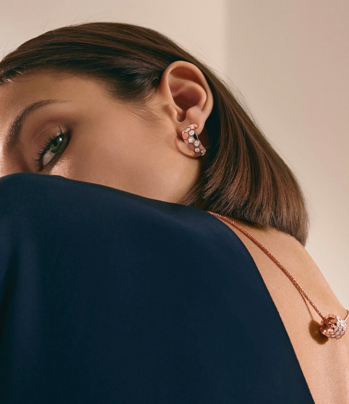 [AM]BEE LOVE DIAMOND HOOP EARRINGS