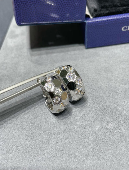 [AM]BEE LOVE DIAMOND HOOP EARRINGS
