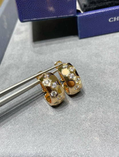 [AM]BEE LOVE DIAMOND HOOP EARRINGS