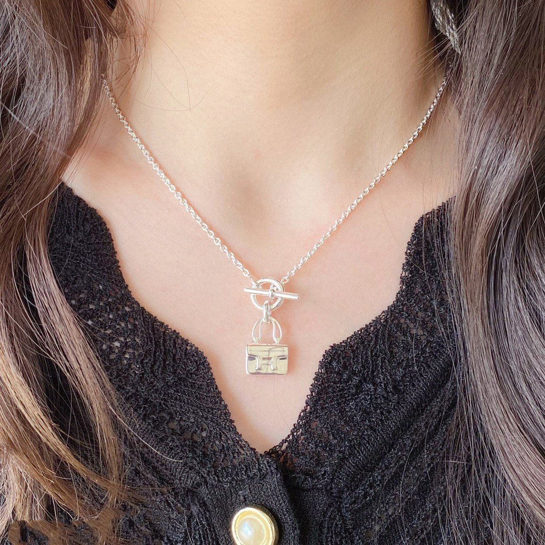 [AM]CONSTANCE PEDANT SILVER NECKLACE
