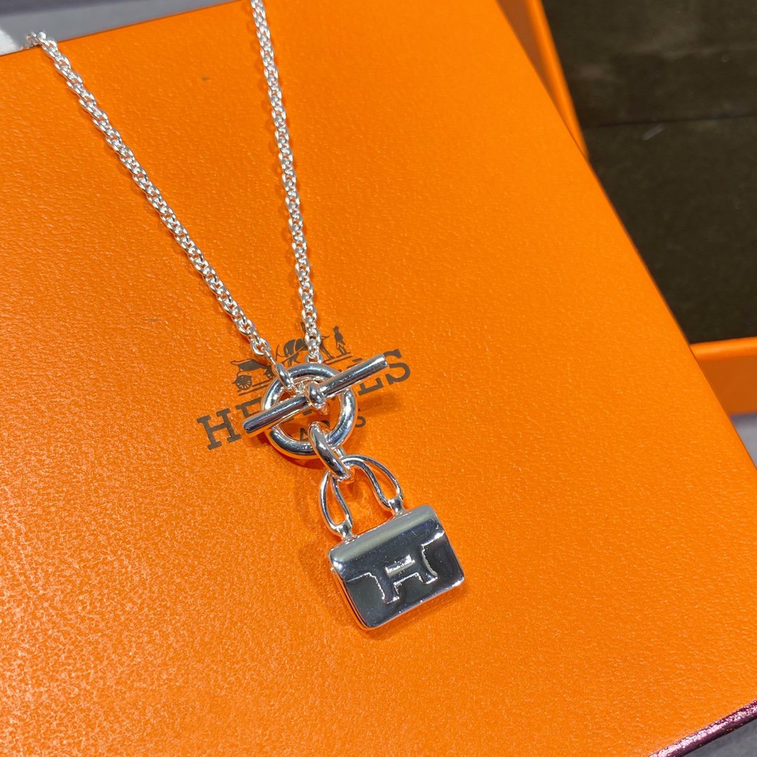 [AM]CONSTANCE PEDANT SILVER NECKLACE