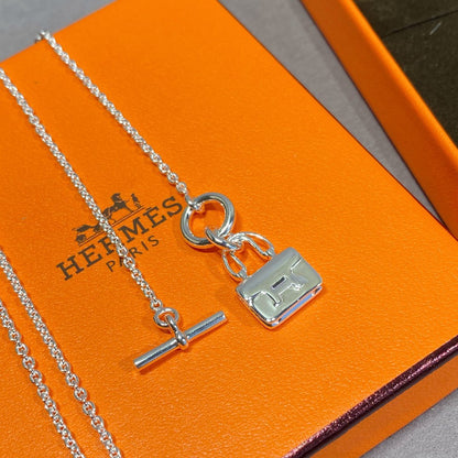 [AM]CONSTANCE PEDANT SILVER NECKLACE
