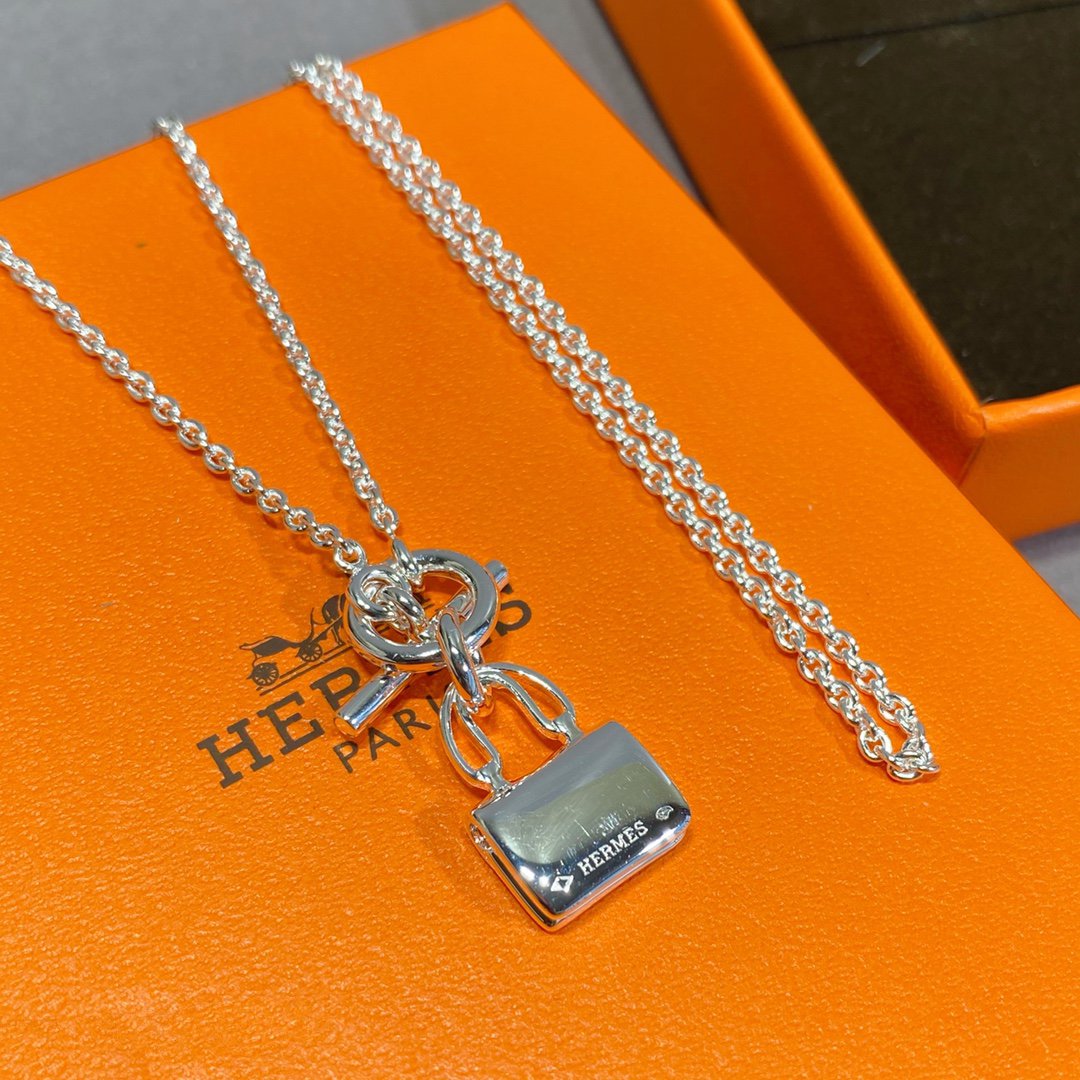 [AM]CONSTANCE PEDANT SILVER NECKLACE