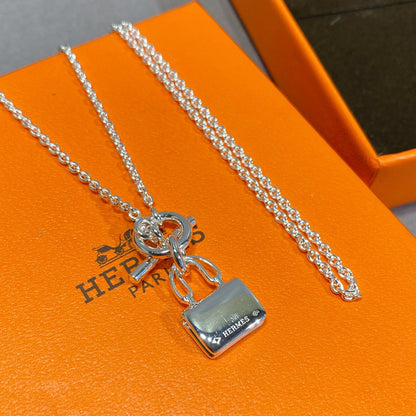 [AM]CONSTANCE PEDANT SILVER NECKLACE
