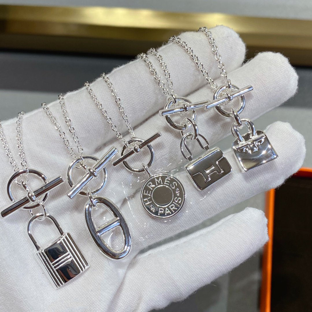[AM]CONSTANCE PEDANT SILVER NECKLACE