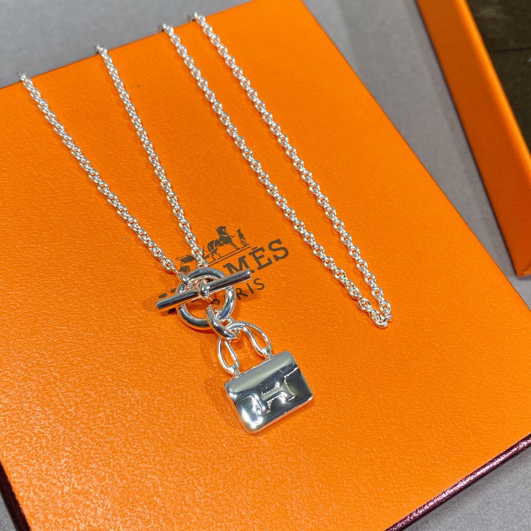 [AM]CONSTANCE PEDANT SILVER NECKLACE