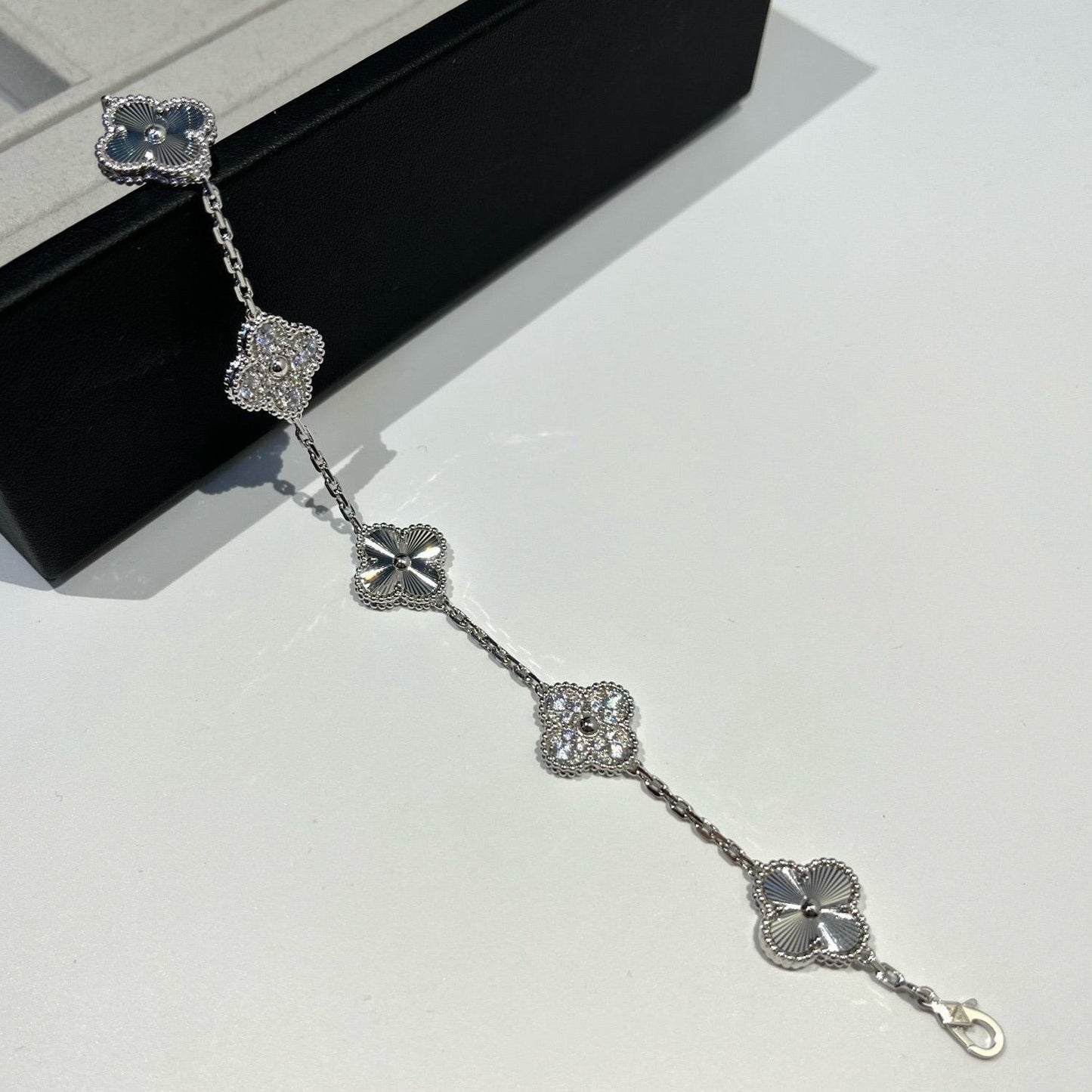 [AM]LUCKY CLOVER 5-MOTIF BRACELET - LASER COLLECTION