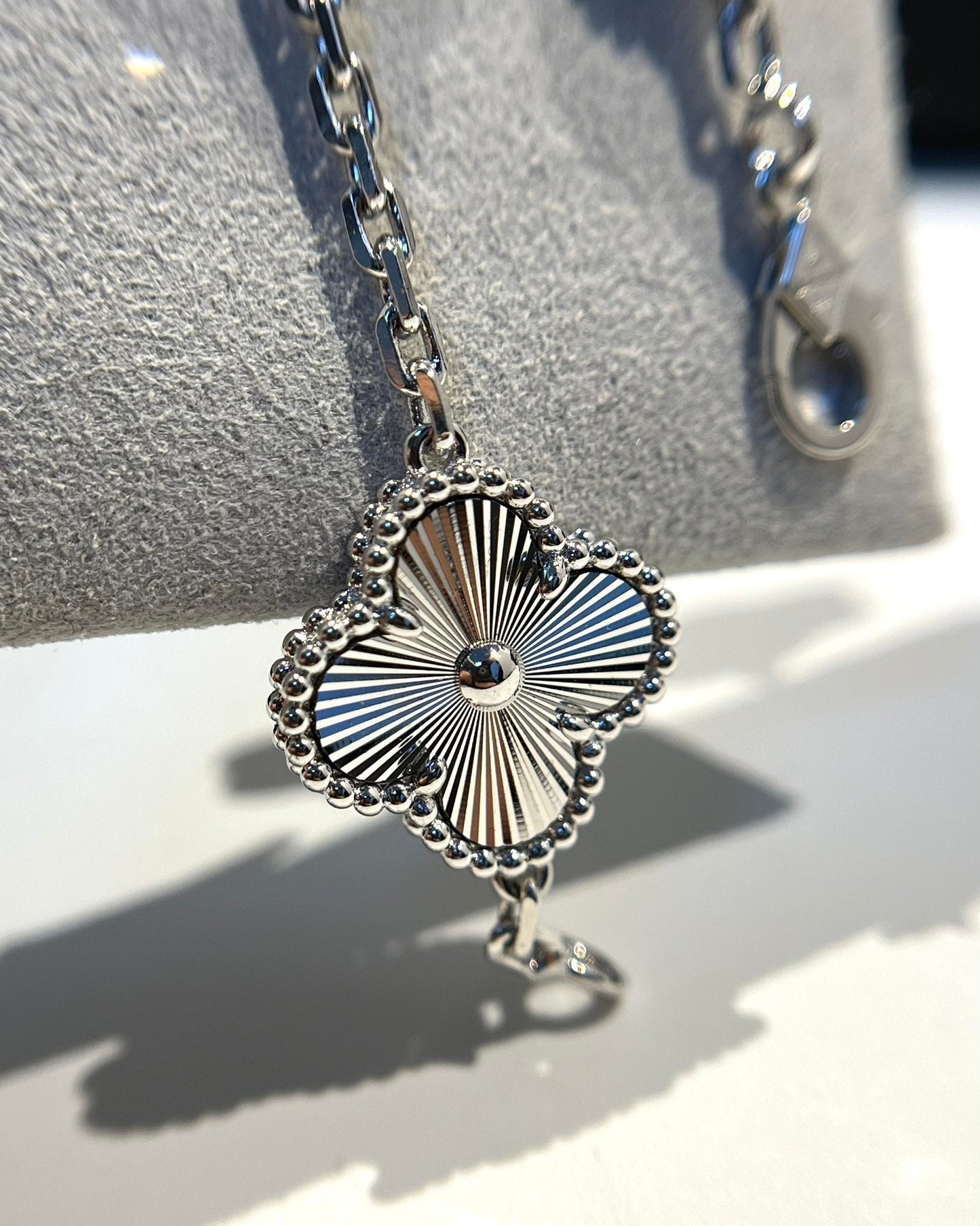 [AM]LUCKY CLOVER 5-MOTIF BRACELET - LASER COLLECTION