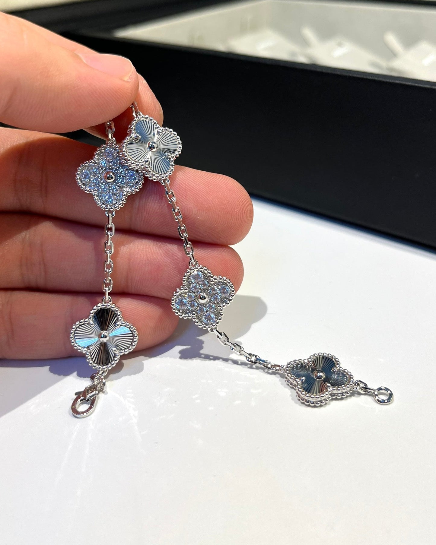 [AM]LUCKY CLOVER 5-MOTIF BRACELET - LASER COLLECTION