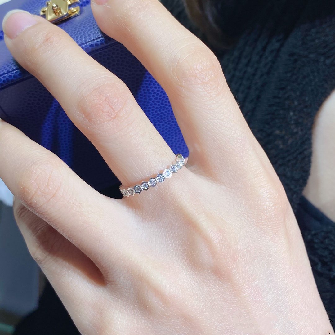 [AM]BEE LOVE DIAMOND PAVED SMALL RING