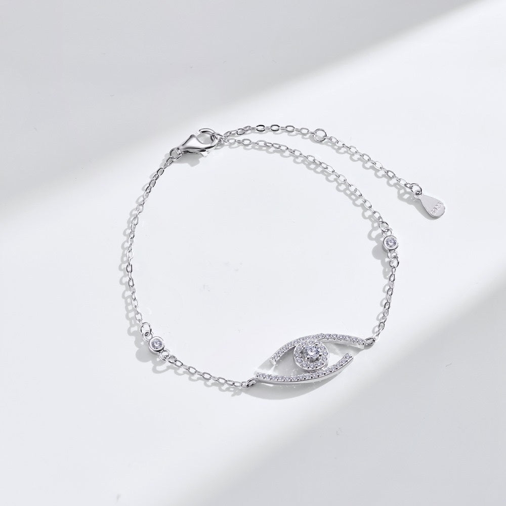 [AM]LUCKY EYE PAVÉ-SET DIAMOND BRACELET