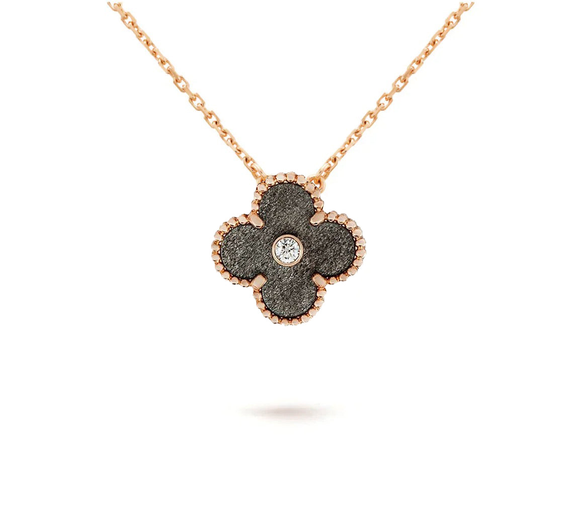 [AM]LIMITED EDITION CHRISTMAS CLOVER FLOWER NECKLACE - 15MM ANNUAL COLLECTIBLE PENDANT
