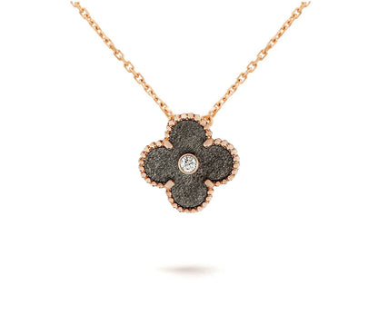 [AM]LIMITED EDITION CHRISTMAS CLOVER FLOWER NECKLACE - 15MM ANNUAL COLLECTIBLE PENDANT