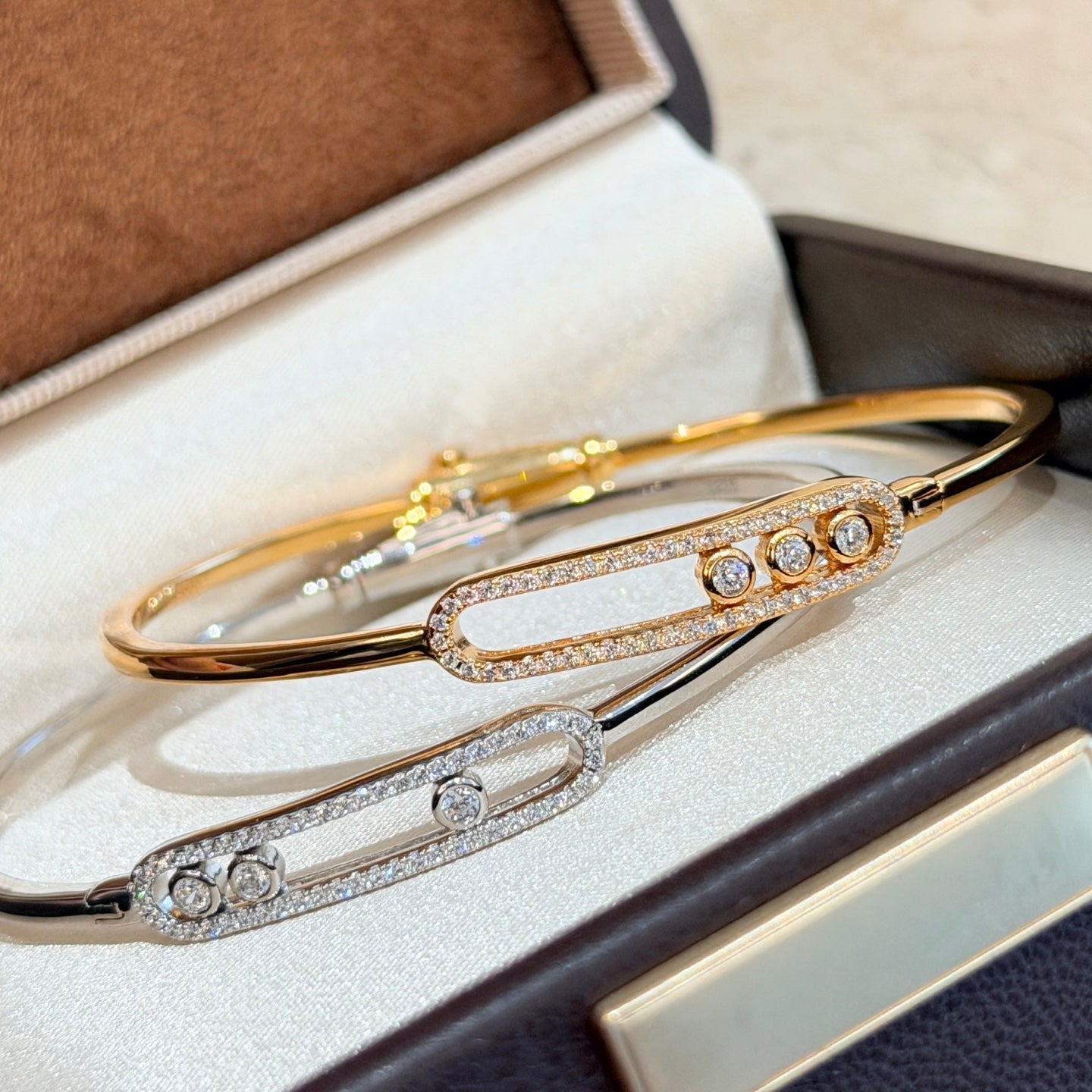 [AM]MOVE PAVÉ DIAMOND BANGLE BRACELET M