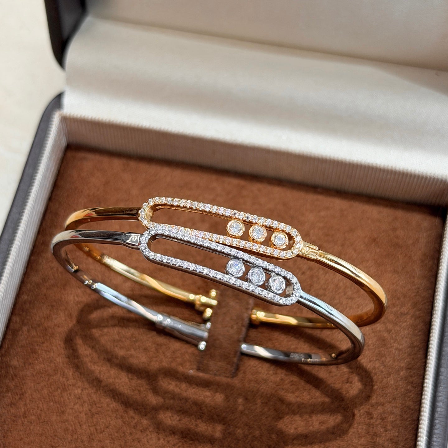 [AM]MOVE PAVÉ DIAMOND BANGLE BRACELET M