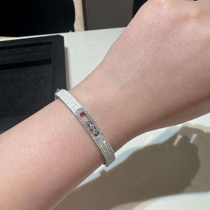 [AM]MOVE NOA CISELÉ HALF-PAVÉ DIAMOND BANGLE BRACELET