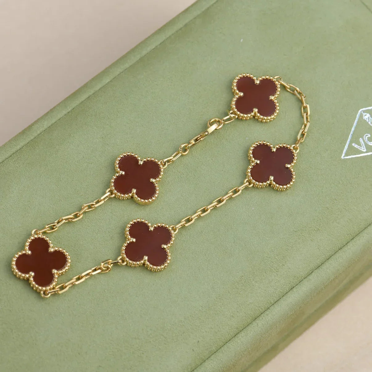 [AM]LUCKY CLOVER 5-MOTIF BRACELET - RED CARNELIAN COLLECTION