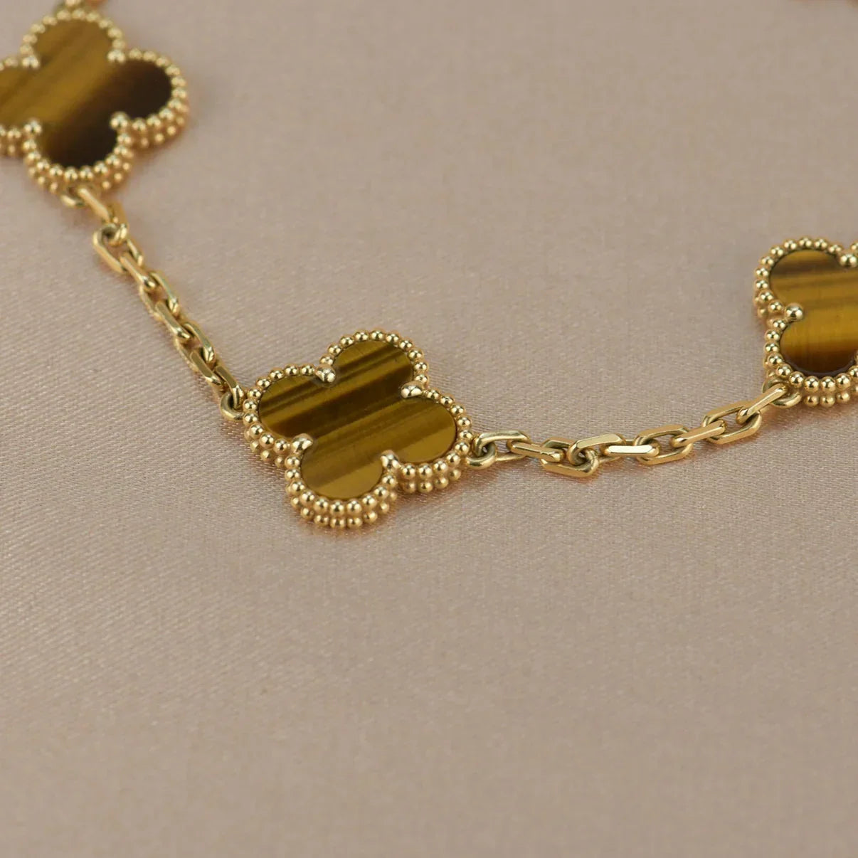 [AM]LUCKY CLOVER 5-MOTIF BRACELET -  TIGER’S EYE COLLECTION