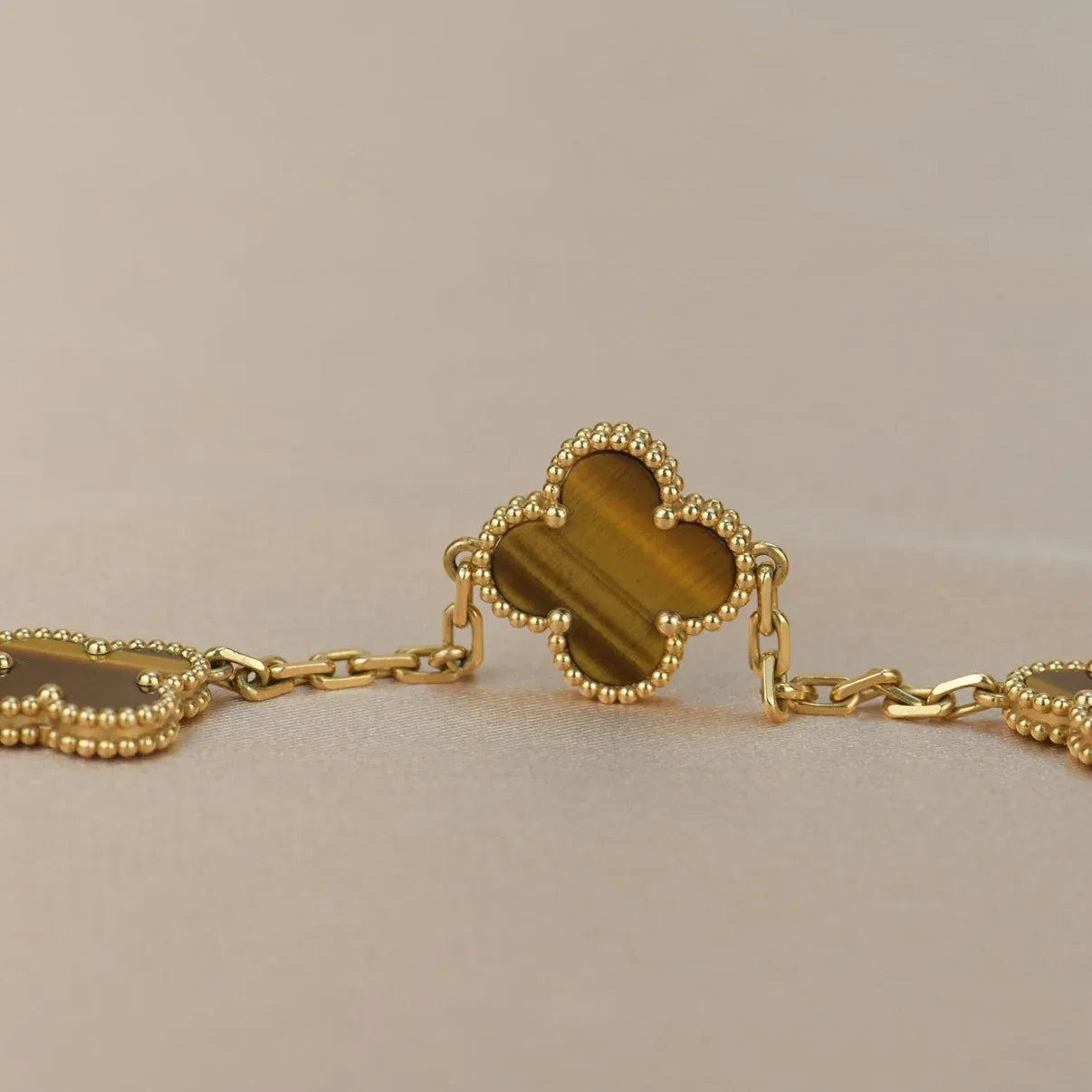 [AM]LUCKY CLOVER 5-MOTIF BRACELET -  TIGER’S EYE COLLECTION
