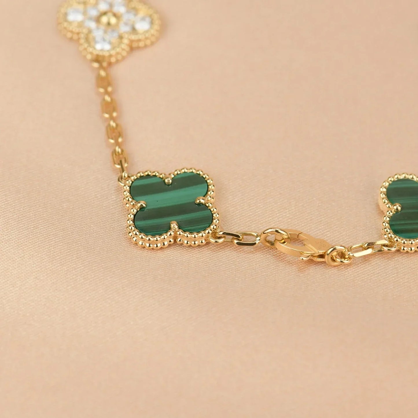 [AM]LUCKY CLOVER 5-MOTIF BRACELET - MALACHITE COLLECTION