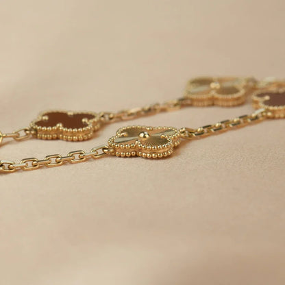 [AM]LUCKY CLOVER 5-MOTIF BRACELET - RED CARNELIAN COLLECTION