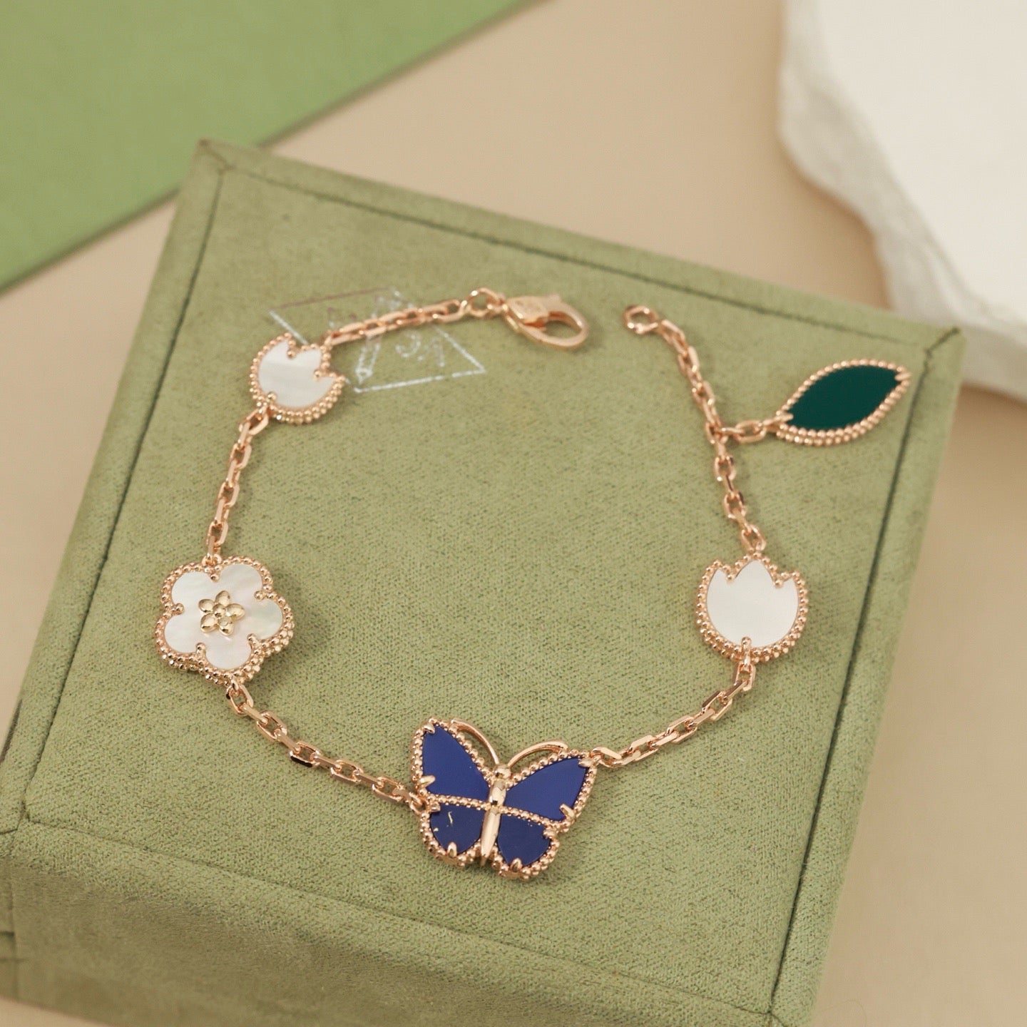 [AM]SPRING ENCHANTMENT BUTTERFLY & FLORAL CHARM BRACELET