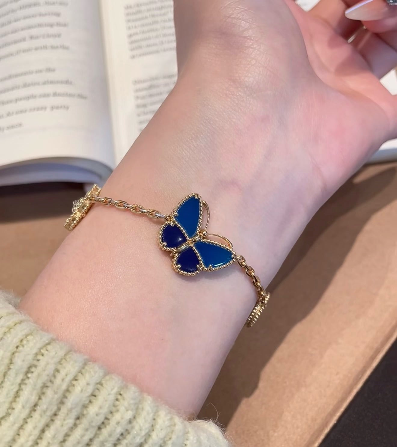 [AM]SPRING ENCHANTMENT BUTTERFLY & FLORAL CHARM BRACELET