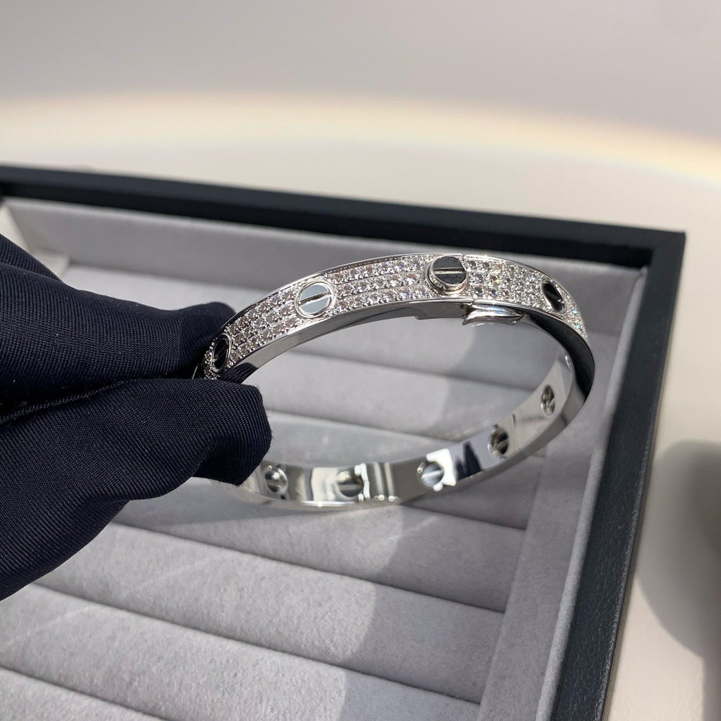 [AM]CLASSIC 6.1MM LOVE BANGLE - DIAMOND PAVÉ & BLACK CERAMIC