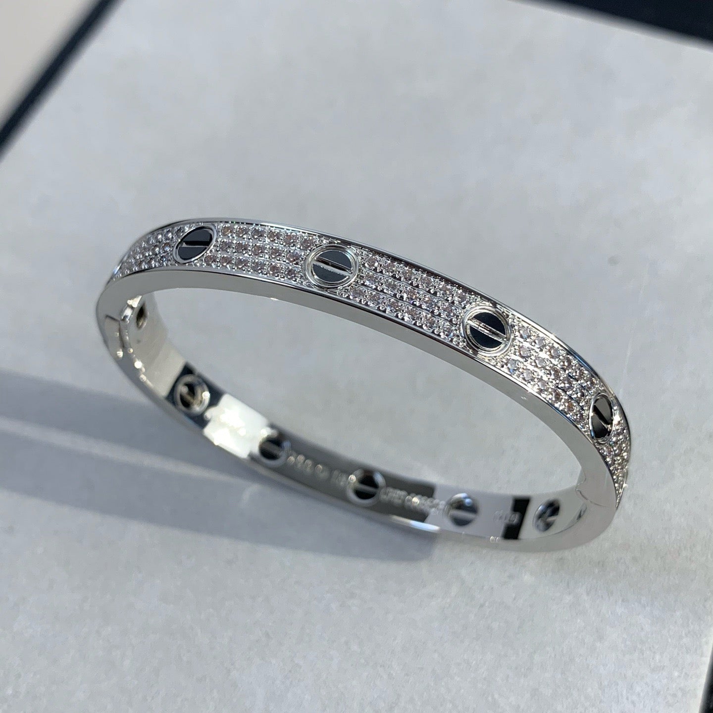 [AM]CLASSIC 6.1MM LOVE BANGLE - DIAMOND PAVÉ & BLACK CERAMIC